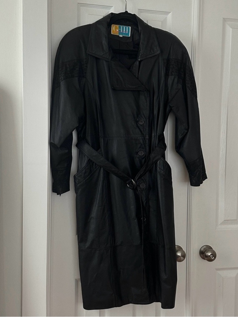 VINTAGE G-III LEATHER FASHIONS MADE IN KOREA BLACK GENUINE LEATHER
LADIES COAT L